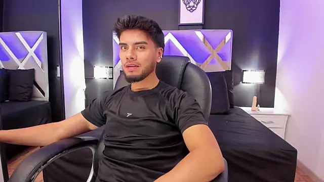 Snapshot of Tommidubois chatting on January 22, 12:06 am Tommidubois online show from January 22, 12:06 am