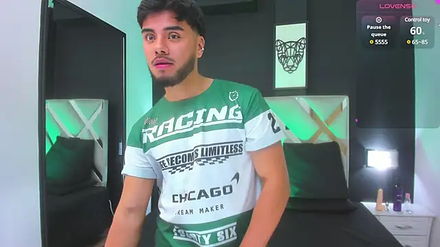 Snapshot of Tommidubois chatting on January 25, 12:17 am Tommidubois online show from January 25, 12:17 am