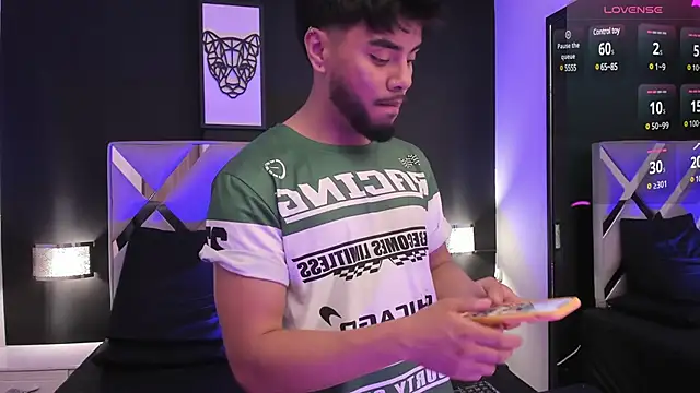 Snapshot of Tommidubois chatting on January 29, 12:43 am Tommidubois online show from January 29, 12:43 am