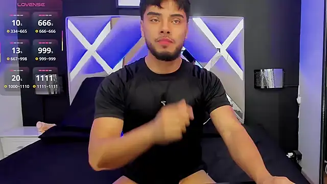 Snapshot of Tommidubois chatting on February 15, 8:22 pm Tommidubois online show from February 15, 8:22 pm