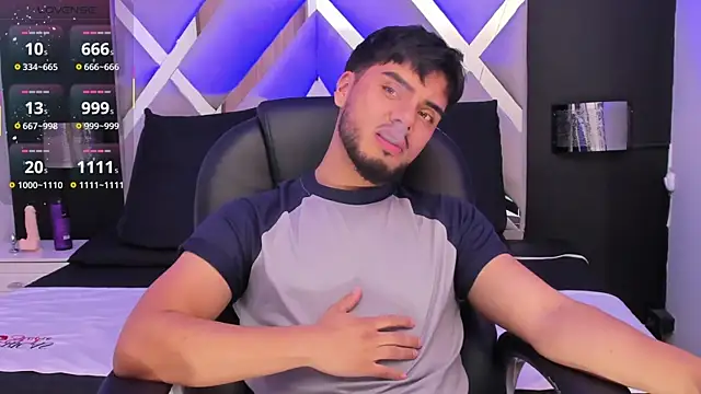 Snapshot of Tommidubois chatting on February 21, 3:12 am Tommidubois online show from February 21, 3:12 am