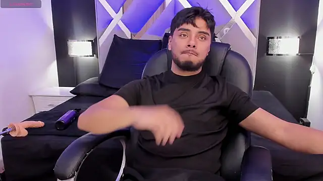 Snapshot of Tommidubois chatting on February 23, 3:24 am Tommidubois online show from February 23, 3:24 am