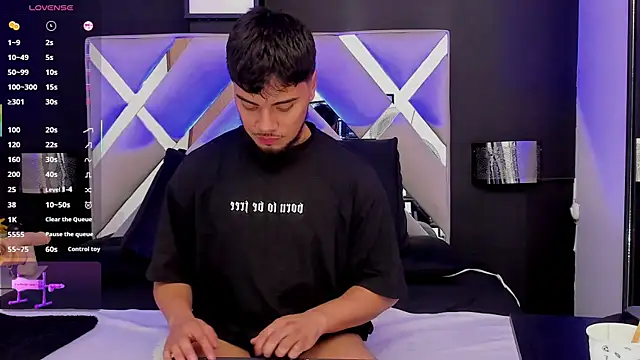 Snapshot of Tommidubois chatting on March 2, 2:08 am Tommidubois online show from March 2, 2:08 am