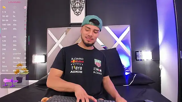 Snapshot of Tommidubois chatting on March 4, 8:13 am Tommidubois online show from March 4, 8:13 am