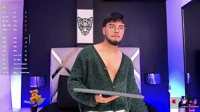 Snapshot of Tommidubois chatting on March 8, 3:06 am Tommidubois online show from March 8, 3:06 am