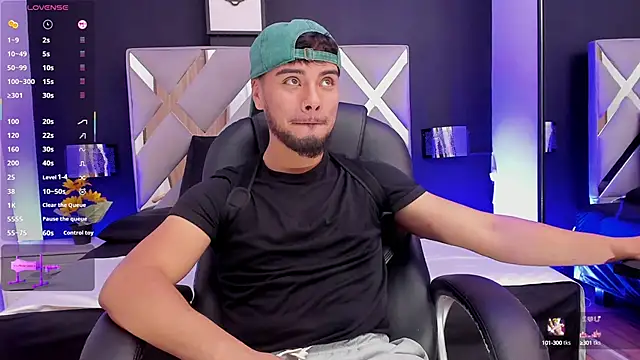 Snapshot of Tommidubois chatting on March 9, 3:11 am Tommidubois online show from March 9, 3:11 am