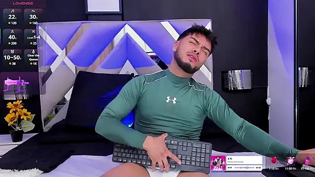 Snapshot of Tommidubois chatting on March 16, 12:45 am Tommidubois online show from March 16, 12:45 am