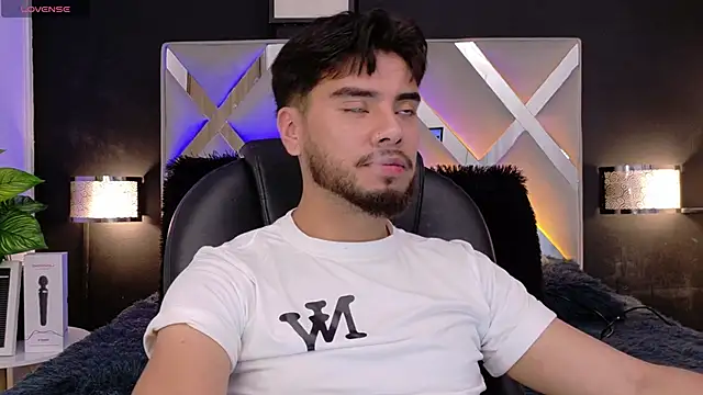 Snapshot of Tommidubois chatting on September 13, 4:23 am Tommidubois online show from September 13, 4:23 am