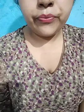 Love-Veronica online show from August 4, 5:15 pm