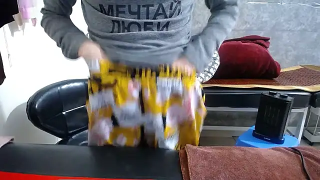 Snapshot of HotQueen chatting on January 12, 3:39 pm HotQueen online show from January 12, 3:39 pm