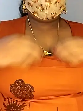 Snapshot of Sexy_Radhikaa chatting on April 29, 5:30 pm Sexy Radhikaa online show from April 29, 5:30 pm