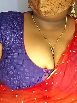 Snapshot of Sexy_Radhikaa chatting on April 30, 5:36 am Sexy Radhikaa online show from April 30, 5:36 am