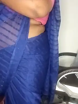 Snapshot of Sexy_Radhikaa chatting on May 11, 4:40 am Sexy Radhikaa online show from May 11, 4:40 am