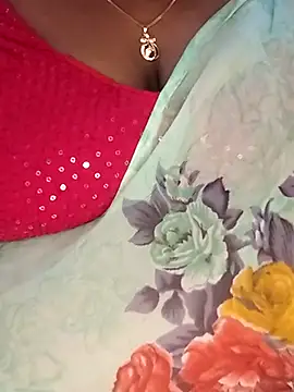 Snapshot of Sexy_Radhikaa chatting on May 24, 3:22 am Sexy Radhikaa online show from May 24, 3:22 am