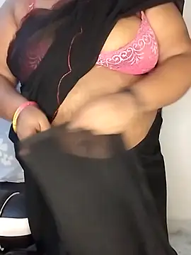 Snapshot of Sexy_Radhikaa chatting on May 26, 11:23 pm Sexy Radhikaa online show from May 26, 11:23 pm