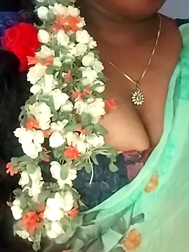 Snapshot of Sexy_Radhikaa chatting on June 3, 2:55 pm Sexy Radhikaa online show from June 3, 2:55 pm
