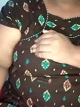 Snapshot of Sexy_Radhikaa chatting on June 20, 4:04 am Sexy Radhikaa online show from June 20, 4:04 am
