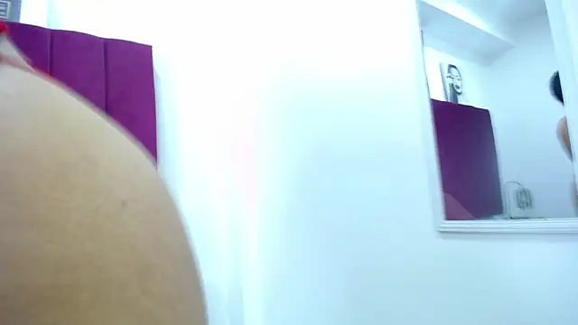 Snapshot of Kylee28 chatting on December 11, 10:49 pm Kylee28 online show from December 11, 10:49 pm