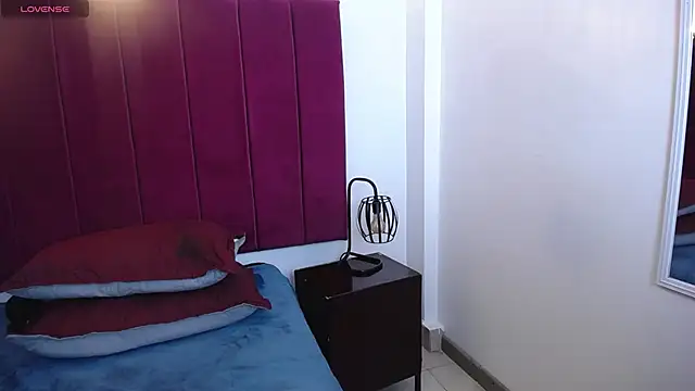 Snapshot of Kylee28 chatting on December 30, 11:17 pm Kylee28 online show from December 30, 11:17 pm