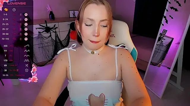 Snapshot of Jenny_Luvv chatting on October 23, 8:02 am Jenny Luvv online show from October 23, 8:02 am