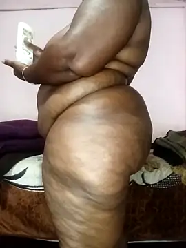 Snapshot of Sweetblackassxxx505 chatting on April 17, 12:35 am Sweetblackassxxx505 online show from April 17, 12:35 am