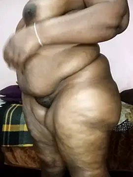 Snapshot of Sweetblackassxxx505 chatting on April 22, 10:33 pm Sweetblackassxxx505 online show from April 22, 10:33 pm
