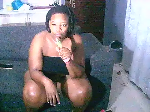 curvyloneah75 online show from December 7, 7:10 pm