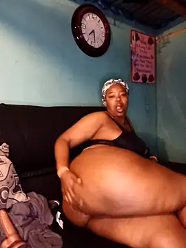 Snapshot of curvyloneah75 chatting on September 20, 3:18 am curvyloneah75 online show from September 20, 3:18 am