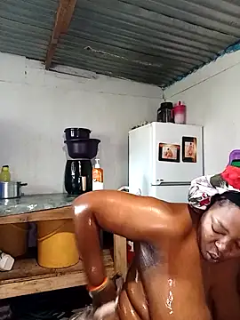 Snapshot of curvyloneah75 chatting on November 17, 6:08 am curvyloneah75 online show from November 17, 6:08 am