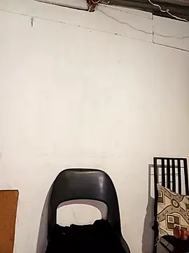 Snapshot of curvyloneah75 chatting on December 17, 5:24 am curvyloneah75 online show from December 17, 5:24 am