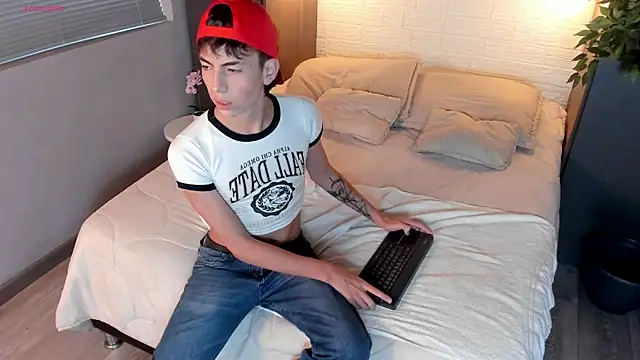Snapshot of MattiDeLuca chatting on December 18, 11:56 am MattiDeLuca online show from December 18, 11:56 am