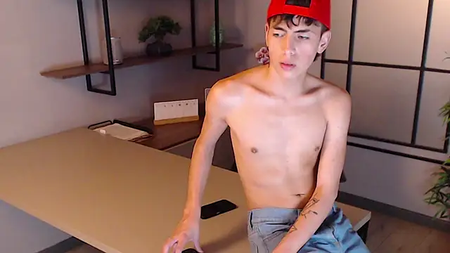 Snapshot of MattiDeLuca chatting on December 19, 2:46 pm MattiDeLuca online show from December 19, 2:46 pm