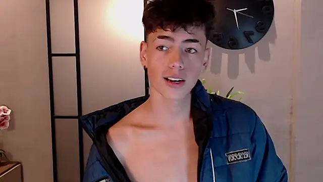 Snapshot of MattiDeLuca chatting on January 8, 2:35 pm MattiDeLuca online show from January 8, 2:35 pm