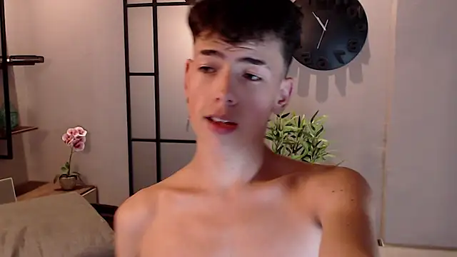 Snapshot of MattiDeLuca chatting on January 8, 6:09 pm MattiDeLuca online show from January 8, 6:09 pm