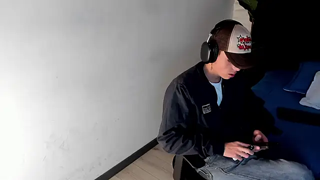 Snapshot of MattiDeLuca chatting on February 7, 11:45 am MattiDeLuca online show from February 7, 11:45 am