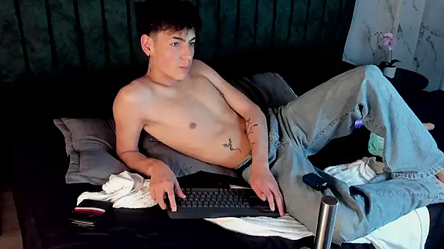 Snapshot of MattiDeLuca chatting on February 26, 9:27 pm MattiDeLuca online show from February 26, 9:27 pm