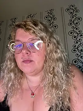 CurvyAnonymousGirl89 online show from January 19, 11:45 am