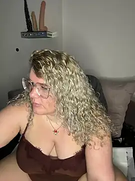 CurvyAnonymousGirl89 online show from January 24, 1:36 pm
