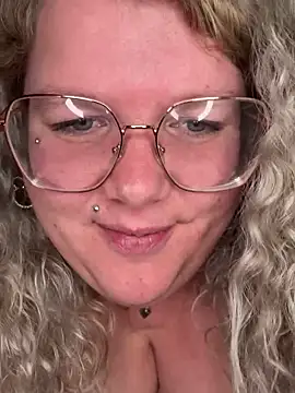 CurvyAnonymousGirl89 online show from February 4, 8:38 pm