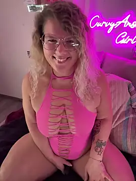 Snapshot of CurvyAnonymousGirl89 chatting on October 15, 4:07 pm CurvyAnonymousGirl89 online show from October 15, 4:07 pm