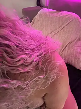 Snapshot of CurvyAnonymousGirl89 chatting on October 19, 6:30 pm CurvyAnonymousGirl89 online show from October 19, 6:30 pm