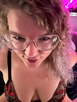 Snapshot of CurvyAnonymousGirl89 chatting on November 8, 9:09 am CurvyAnonymousGirl89 online show from November 8, 9:09 am