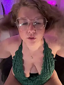 Snapshot of CurvyAnonymousGirl89 chatting on February 11, 5:07 pm CurvyAnonymousGirl89 online show from February 11, 5:07 pm