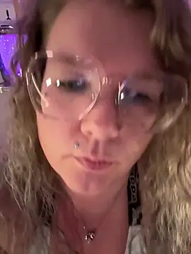 Snapshot of CurvyAnonymousGirl89 chatting on February 20, 5:02 pm CurvyAnonymousGirl89 online show from February 20, 5:02 pm