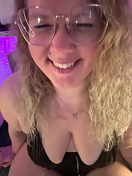 Snapshot of CurvyAnonymousGirl89 chatting on March 8, 9:24 am CurvyAnonymousGirl89 online show from March 8, 9:24 am