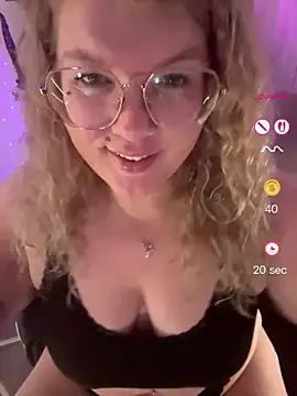 Snapshot of CurvyAnonymousGirl89 chatting on April 24, 5:54 am CurvyAnonymousGirl89 online show from April 24, 5:54 am