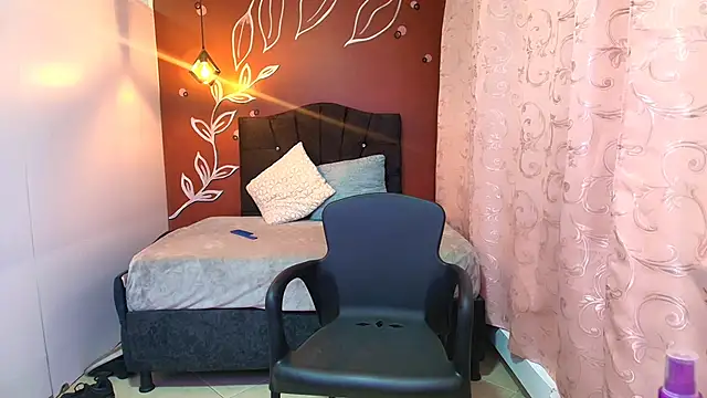 Snapshot of Connie_smith chatting on December 6, 1:40 am Connie smith online show from December 6, 1:40 am