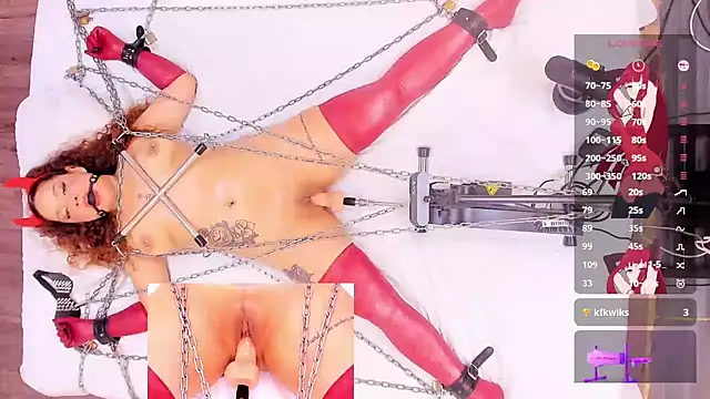 Snapshot of sweet_curlyx chatting on March 28, 8:08 pm sweet curlyx online show from March 28, 8:08 pm