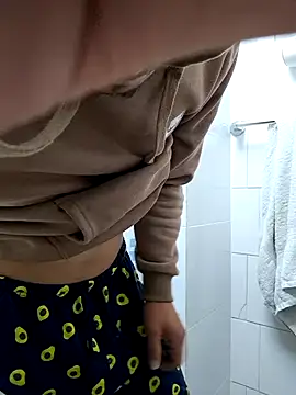 Snapshot of tula_chyk chatting on December 4, 12:14 pm tula chyk online show from December 4, 12:14 pm