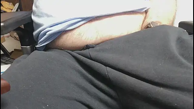 Snapshot of thickdaddy59 chatting on March 3, 3:45 am thickdaddy59 online show from March 3, 3:45 am